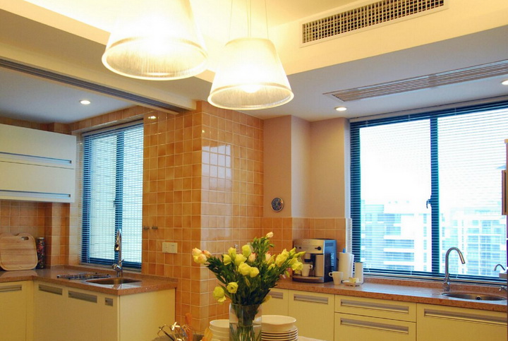 �N��������{